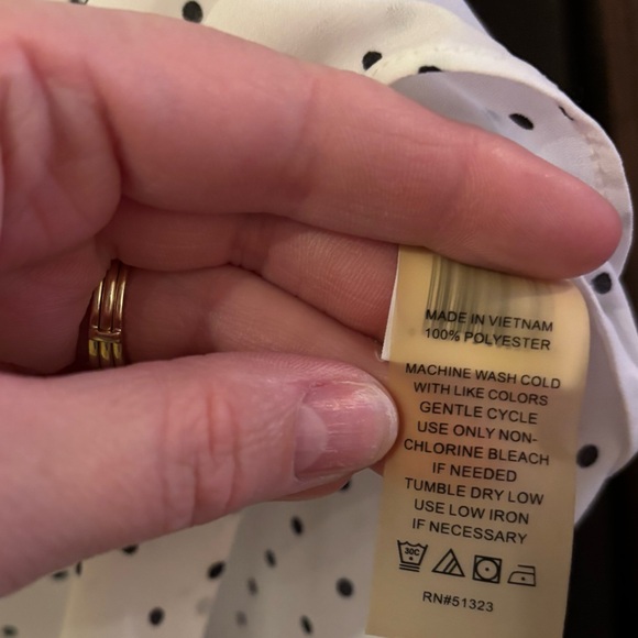 ❗️FINAL❗️Vince Camuto White and Black Polka Dot Blouse Sleeveless Small - Picture 6 of 6